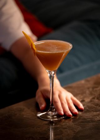 COCKTAILS & MOCKTAILS